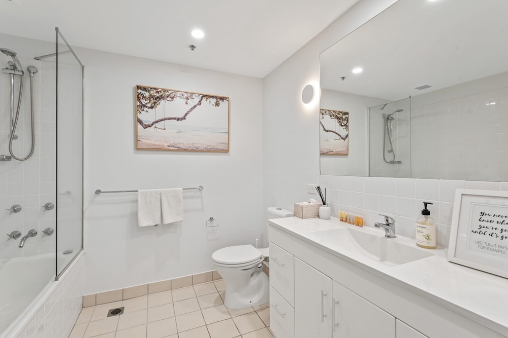 Sleek Kensington 2-bed With BBQ Area & Gym