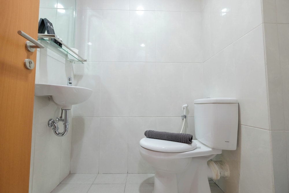 Warm And Cozy Studio At Evenciio Margonda Apartment