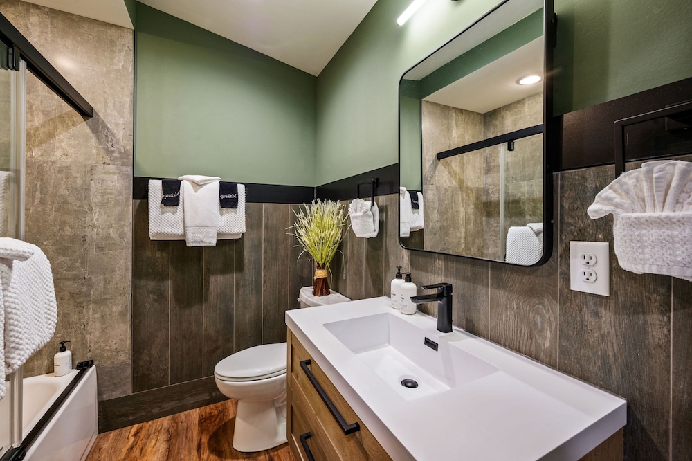 Game Room-hot Tub-10 Mins to Downtown Gatlinburg