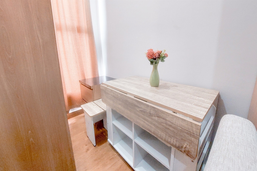 Restful And Cozy Studio At Transpark Bintaro Apartment