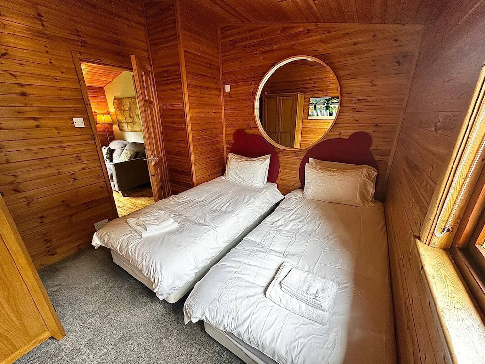 Serene Watermouth Cabin Retreat With Hot Tub & Stunning Coastal Views