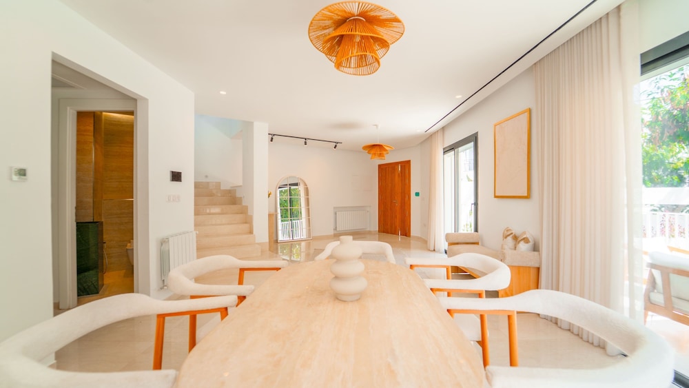 Villa Malaga Luxury for 10 in Central Marsa