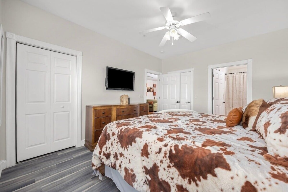 Magnolia Pointe Magnolia Lake 4833-203 2 Bedroom Condo
