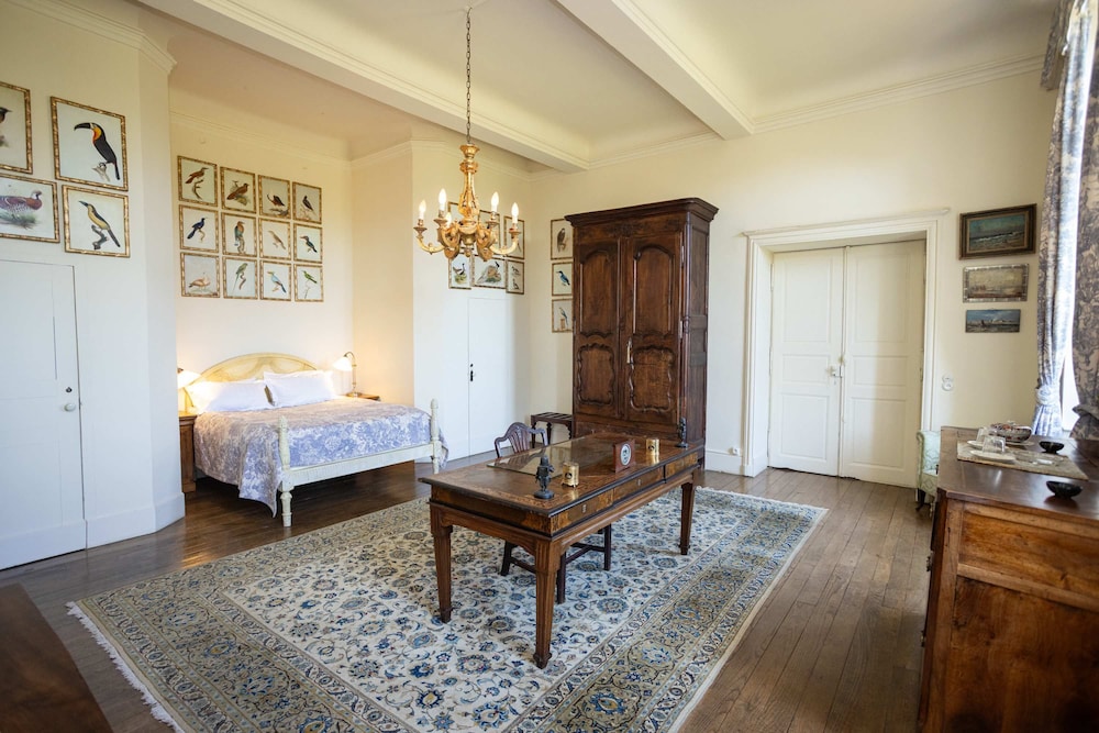 18th Century Ch Teau With Stunning Pool Gardens