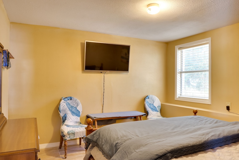 5 Mi to Lake Sumter Landing: Bright Home w/ Patio view 5