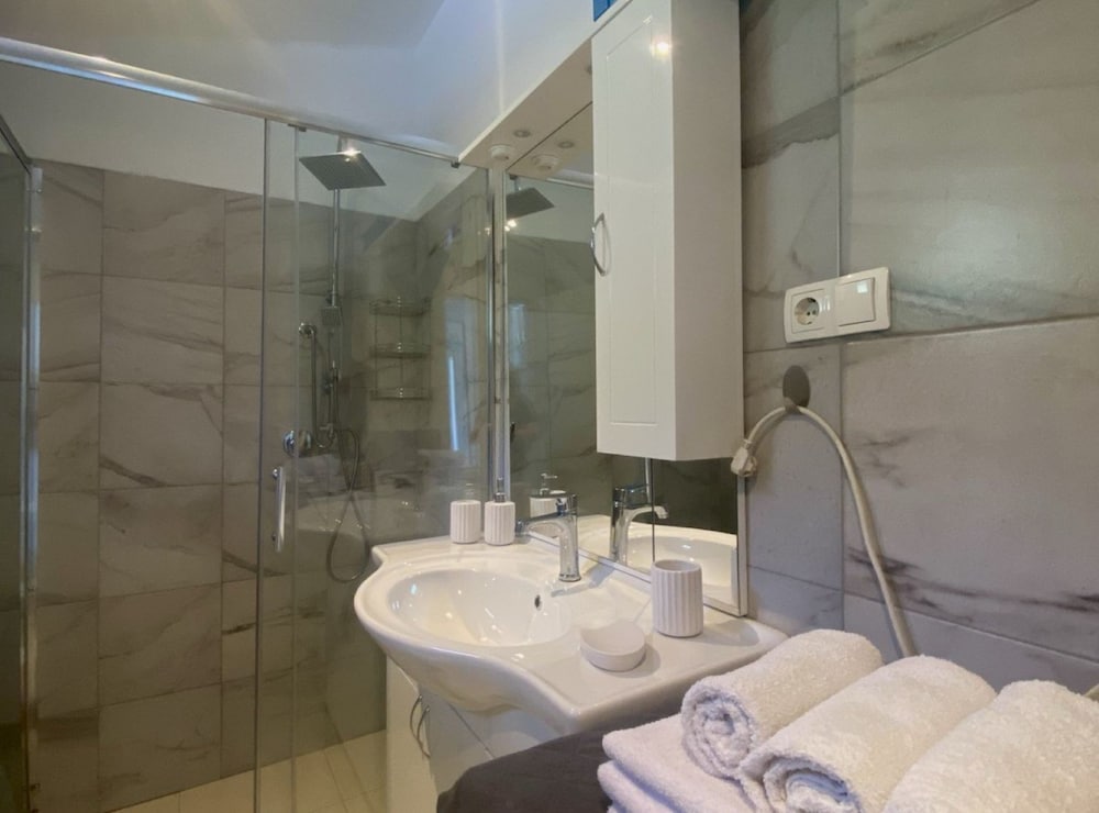 Luxury Lovran Apartments With Swimming Pool