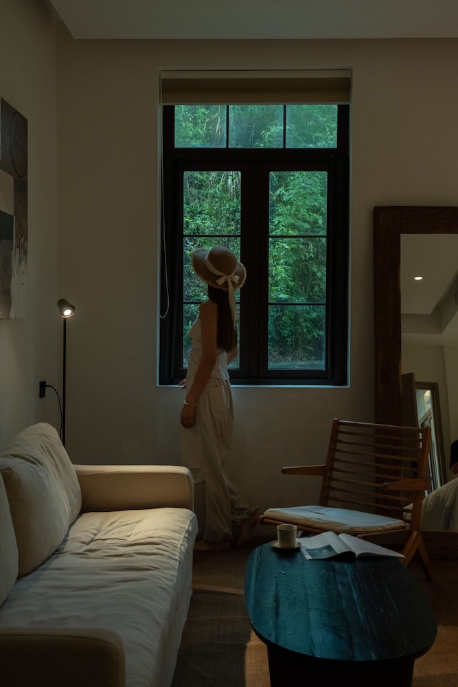 Miyue Shenzhen Tianlu Secret Wild Wizard Holiday Hotel