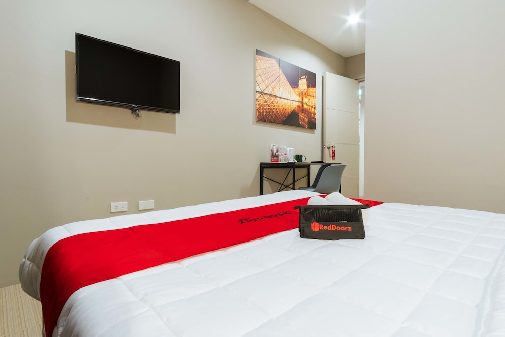RedDoorz Plus near Osmena Highway 2 - Quarantine Hotel view 5