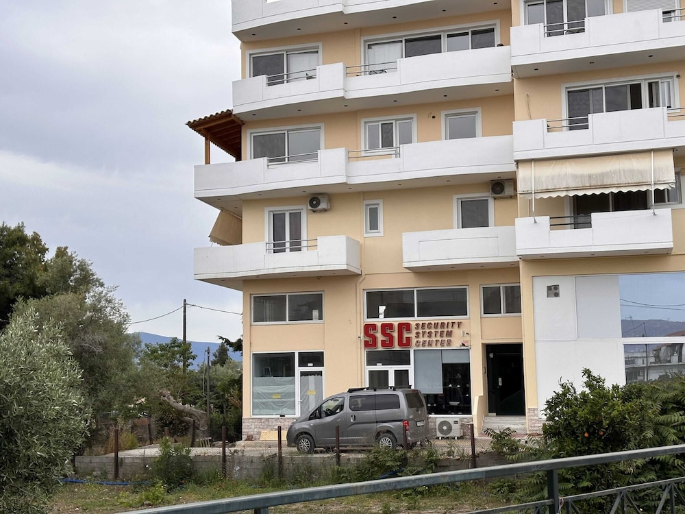 VerGian Brand New Apt at Agioi Theodoroi view 2