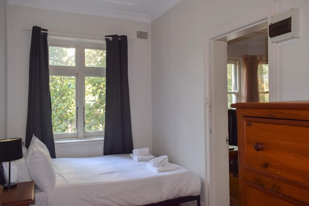 Incredible Location One Bedroom Apartment view 3
