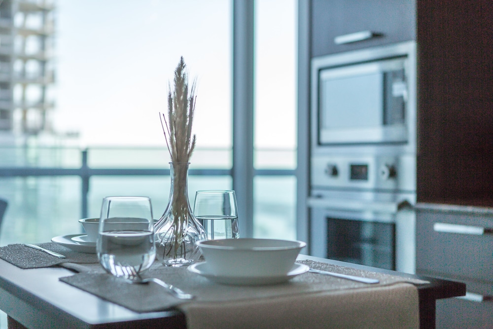 Noel Suites - York and Bremner-3