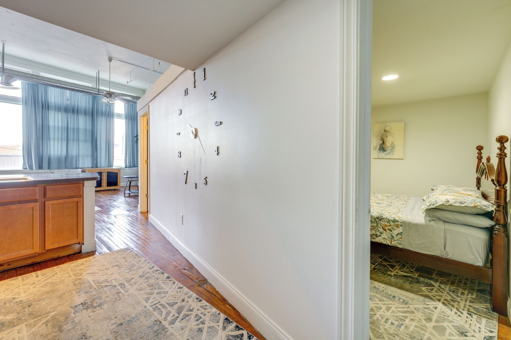 Steps to Riverwalk! City-view Condo in Corktown