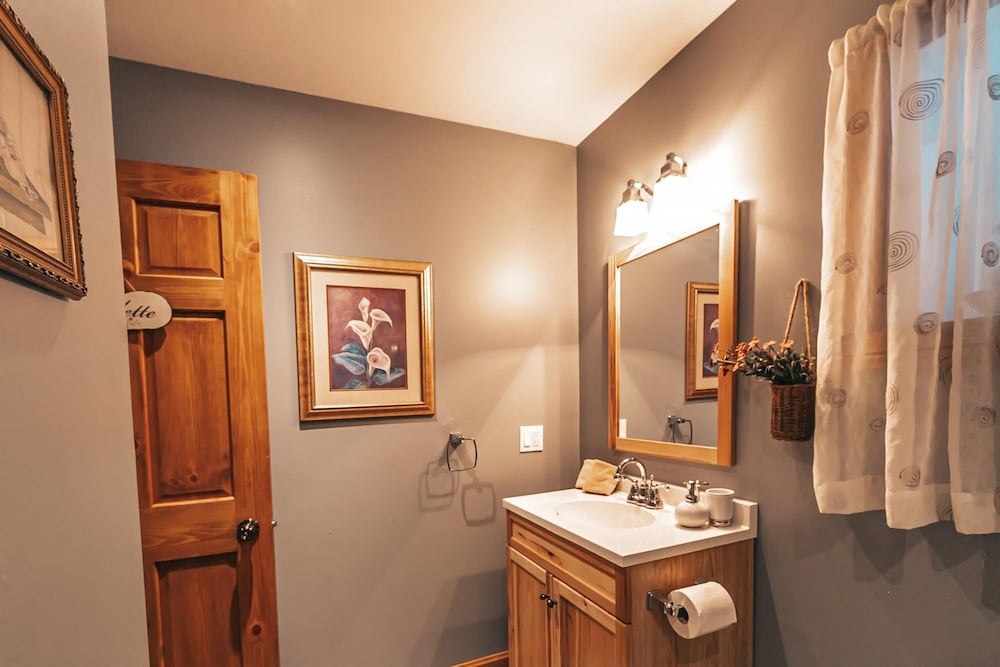The Pika - Beautiful Mountain-top Cottage With 23 Acres of Private Land With Hiking