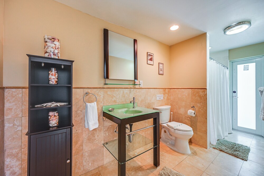Outdoor Oasis: Marco Island Home Near Beaches