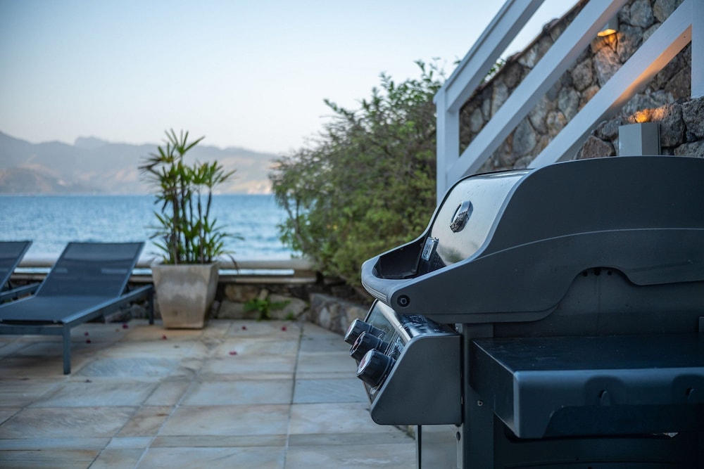Angra - Mombaça | Mansão Espetacular Beira-Mar, 7 Suites - por Casapē Rio