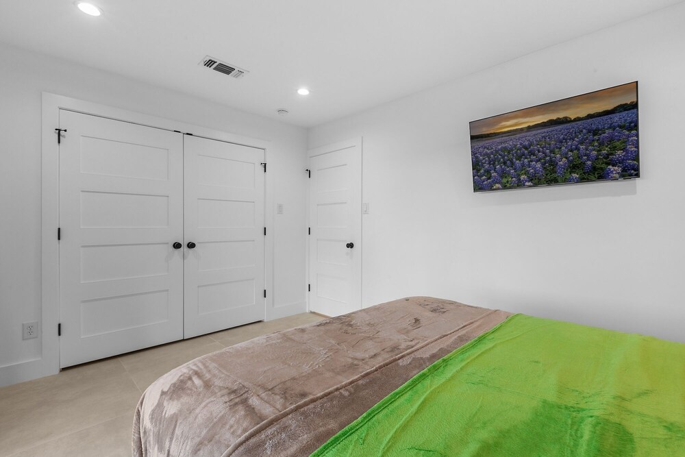 Guadalupe Bluff Modern House 5 Bedroom Home by RedAwning view 3