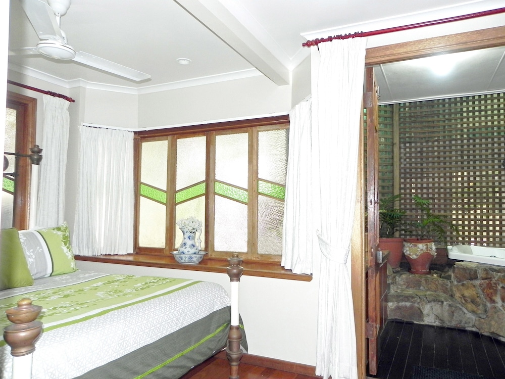 Airlie Waterfront Bed & Breakfast