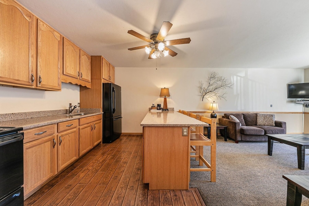 222 Bldg B 1 Bedroom Condo