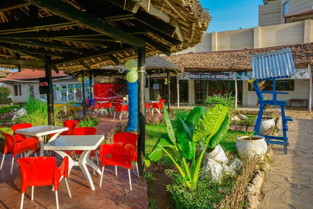 Best Western Jangwani Sea Breeze Hotel