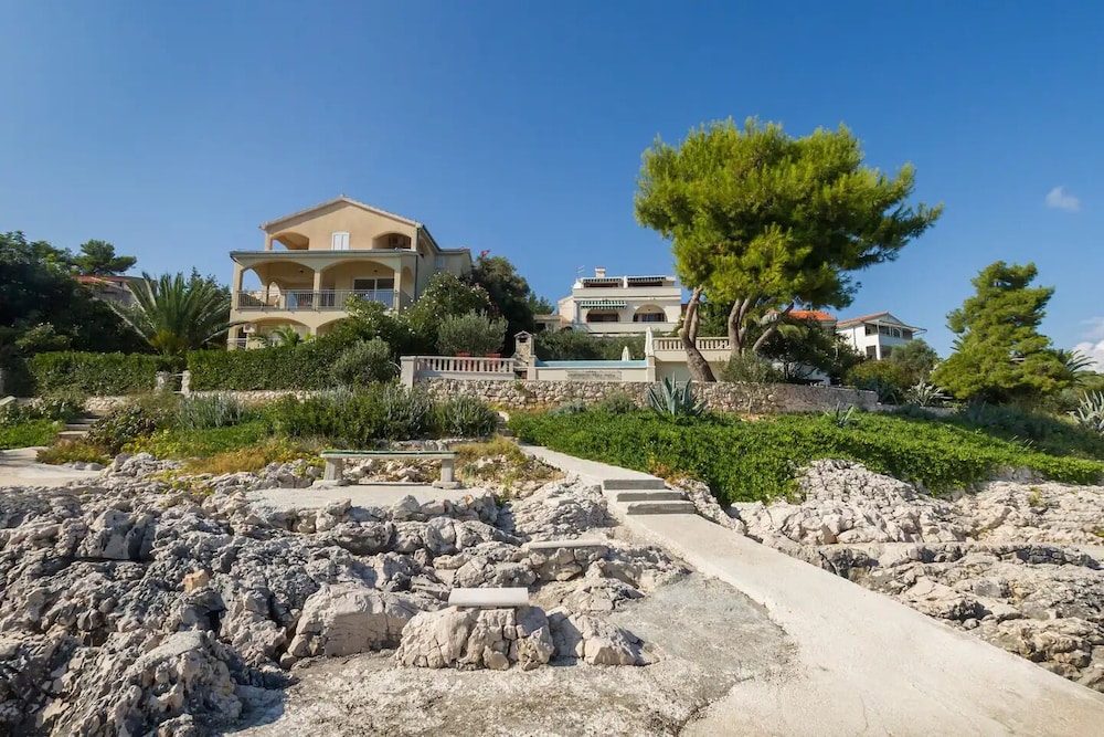 Sea Front - With Pool - H