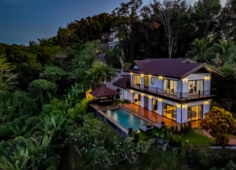 Picturesque 4br Cape Yamu  Pool Villa