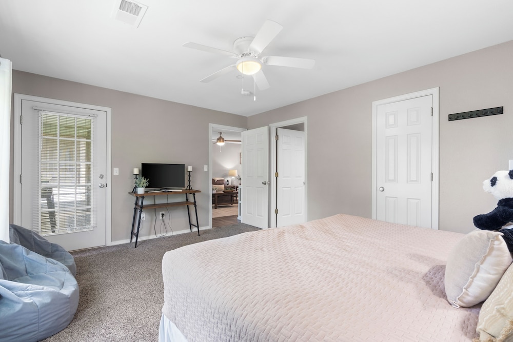 Lakeside Bliss Retreat 2 BDR