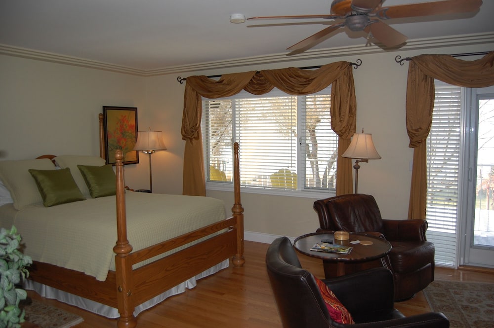 Lakeshore Bed & Breakfast - Image 4