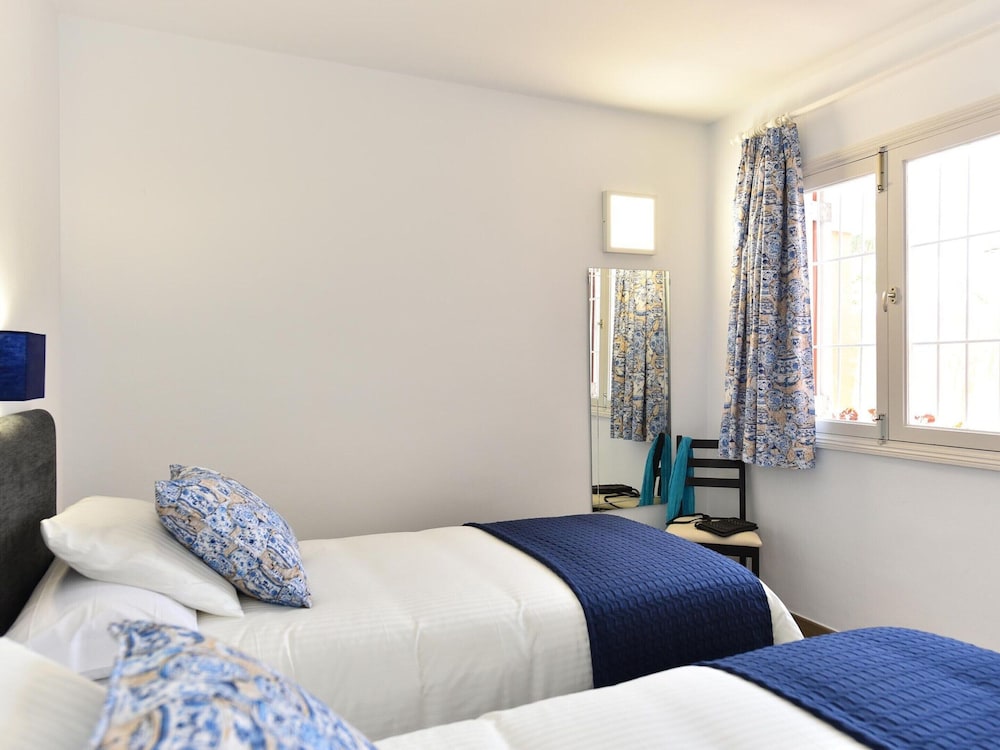 Bungalow in Maspalomas Near Beaches & Pool