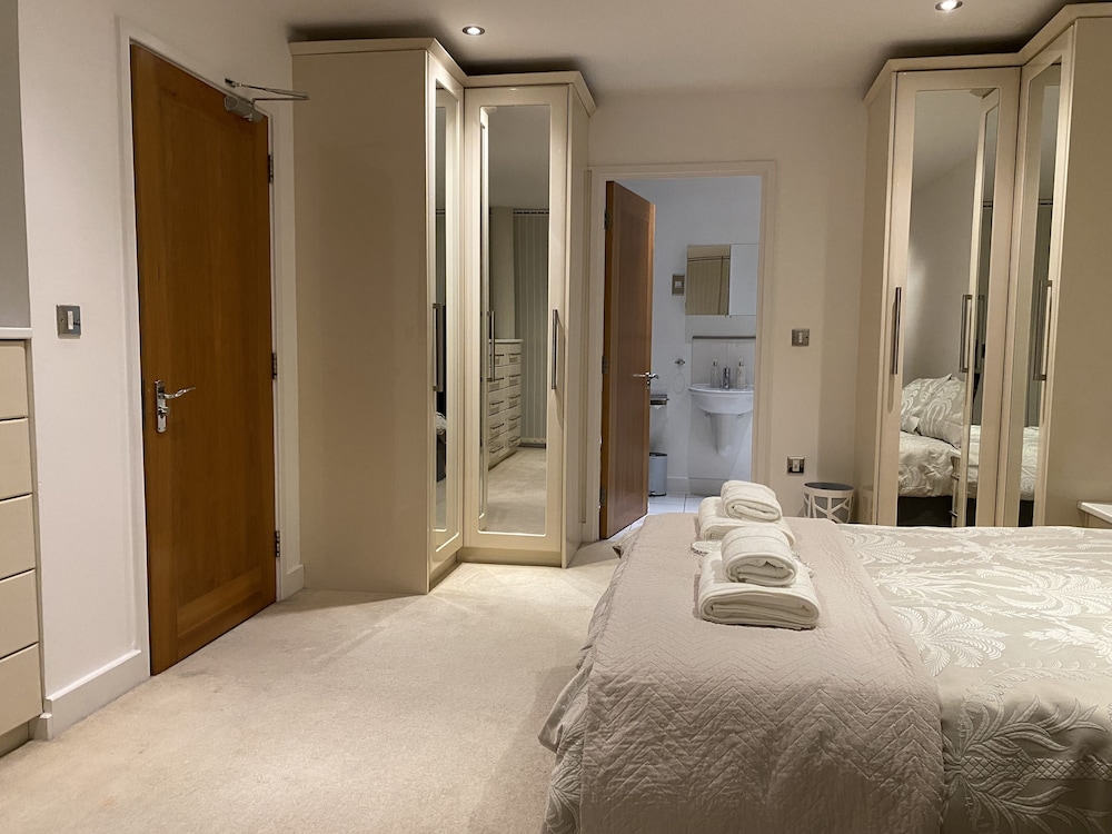 Cosy 3 bed Penthouse in Royal Docks London