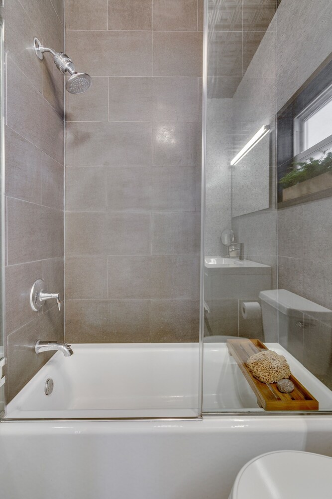 Division St Designer Home in Heart of Wicker Park by AllSet Turnover photo 3