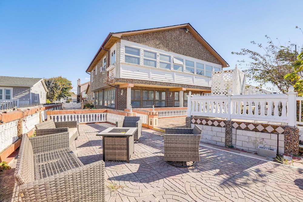 Beachfront Home ~ 7 Mi to Cape May!