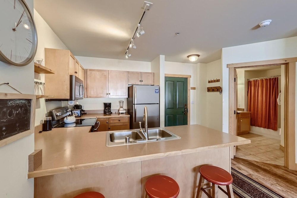 Copper Springs 209 2 Bedroom Condo by RedAwning