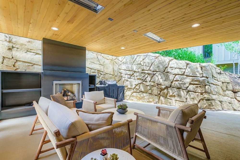 Park City Perfection On Lowell! 1063 4 Bedroom Home