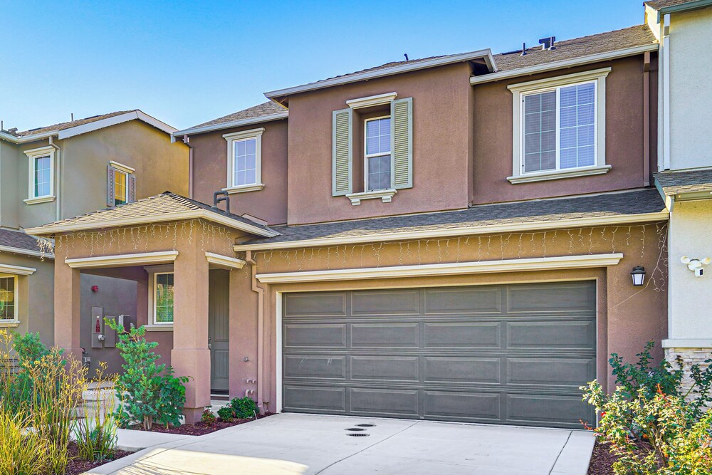 8 Mi to Lincoln Park: Family-friendly Tracy Home