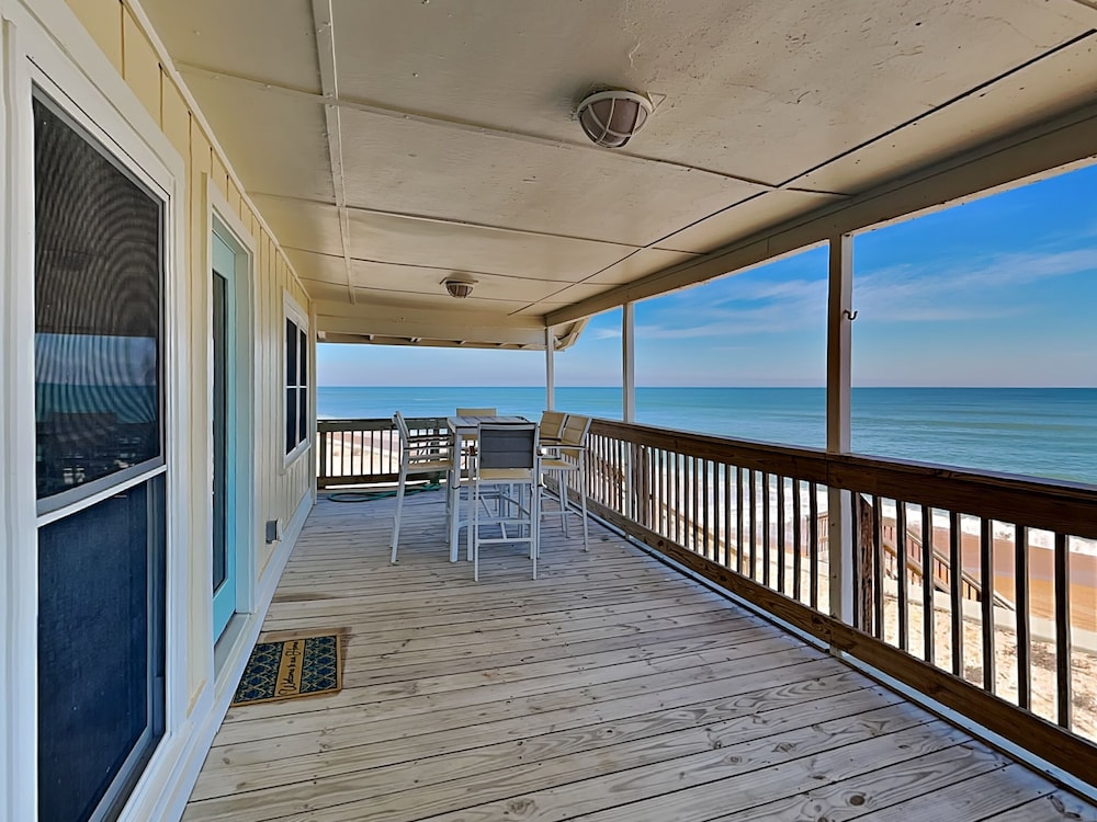 Cozy Cottage by Distinctive Beach Rentals view 5