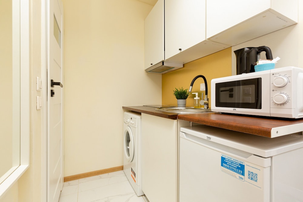 Studio Warsaw Miączyńska by Renters view 3