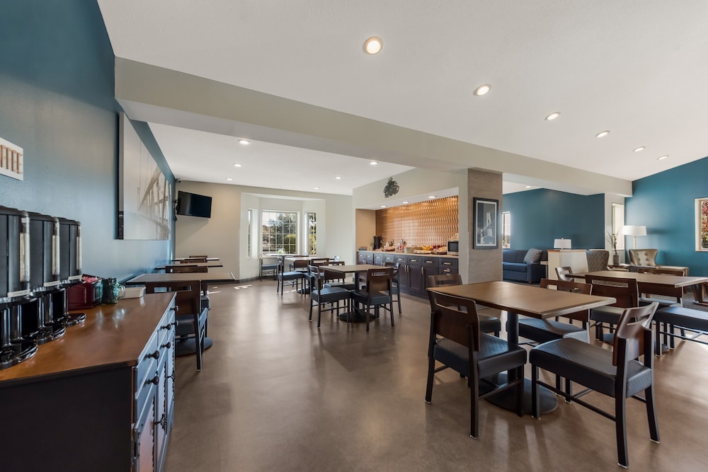 New York City Vacations - SureStay Plus Hotel by Best Western Highland Poughkeepsie - Property Image 13