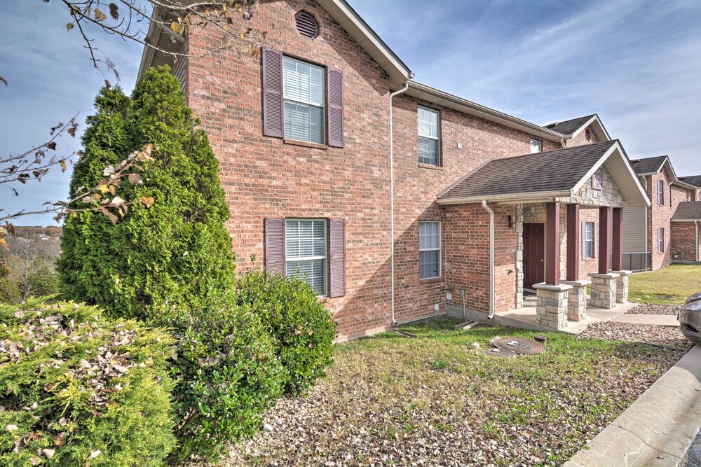 Branson Condo w/ Balcony, Strip & Mountain Views!