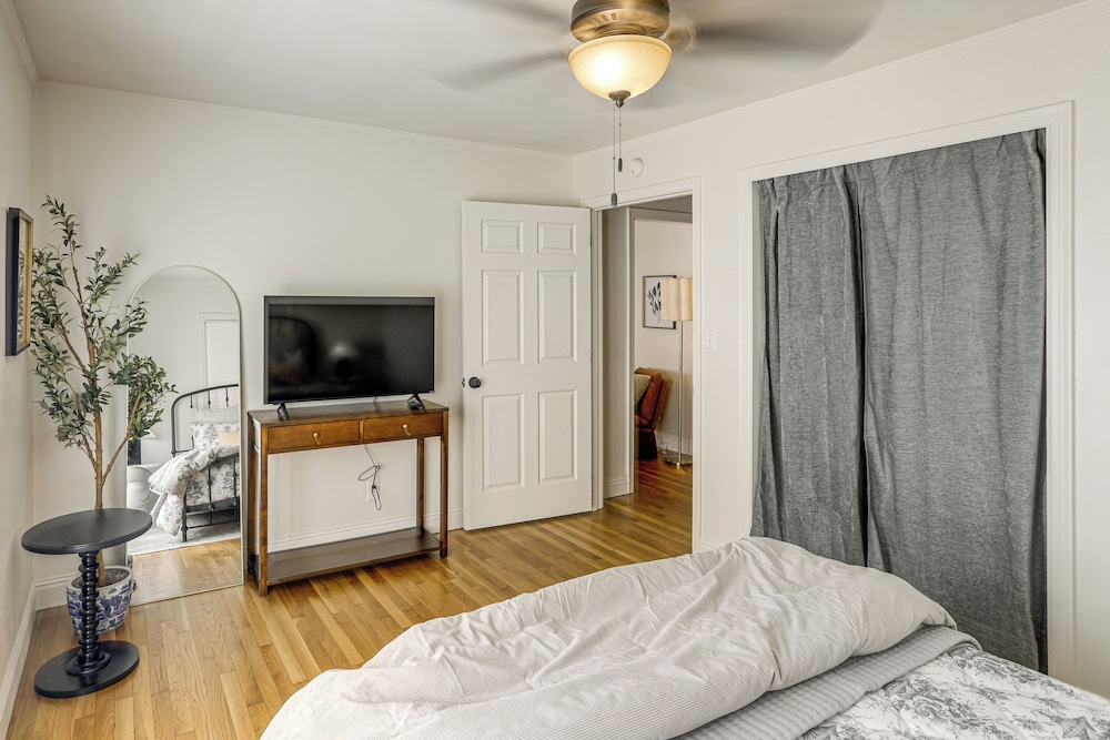 Walk to Ole Miss! Updated Home Near Oxford Square