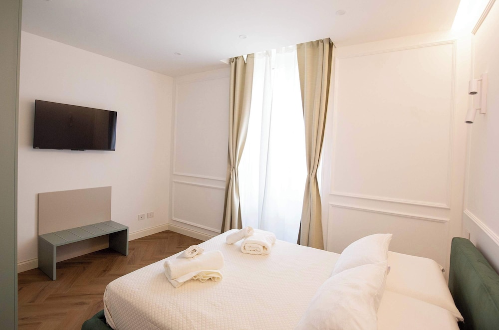 Colosseum Holidays - Luxury 3 Bedroom Apartment