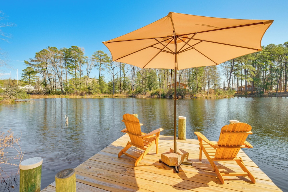 Dock, Sunrooms & Fire Pits: Deltaville Home!