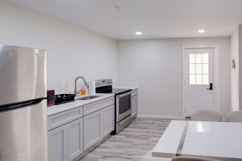 2 Mi to Umd: Apt w/ Free Parking in Silver Spring!