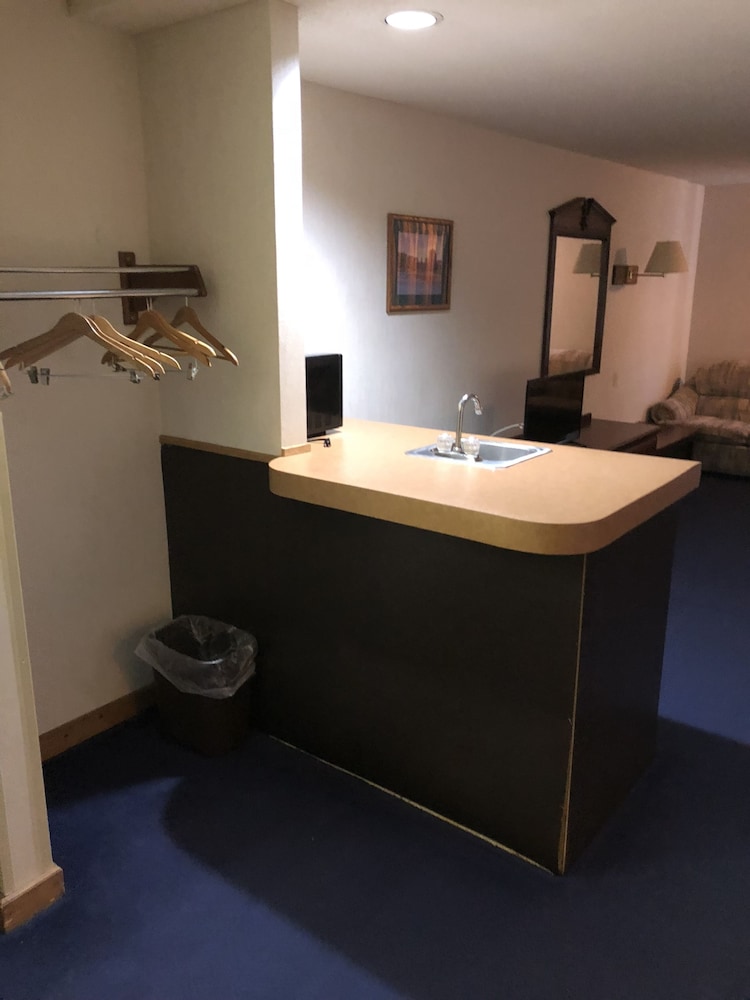 Denison Inn & Suites