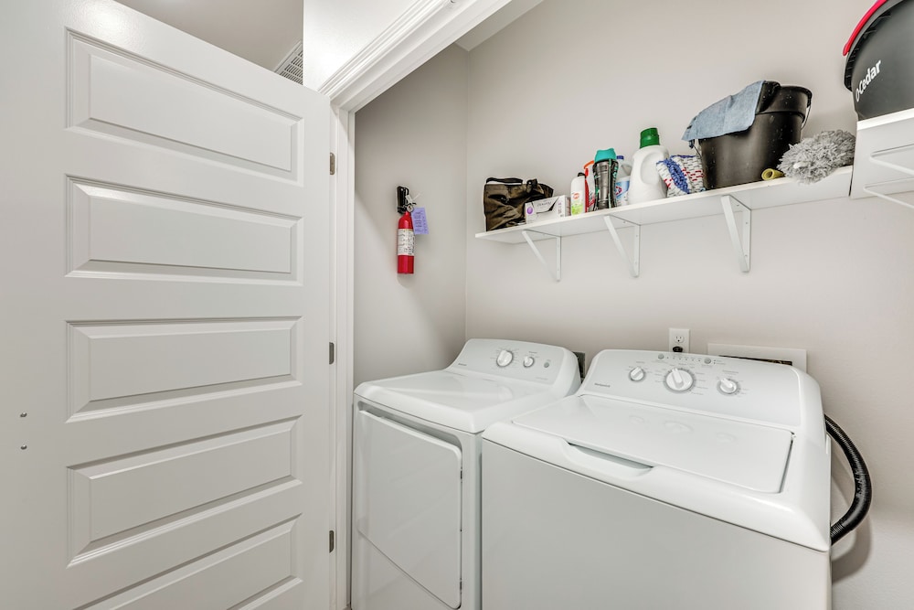 4 Mi to Dtwn: Modern Apartment in Edinburg!
