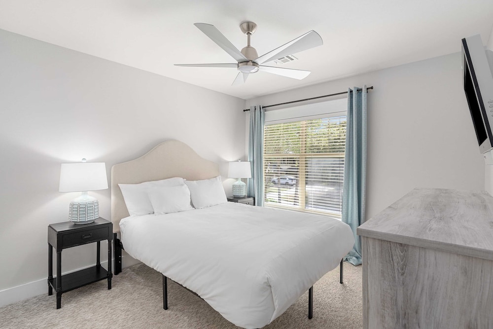 Serene Pondfront Stay w/ View, Pool Access, & Walk to Baytowne Wharf