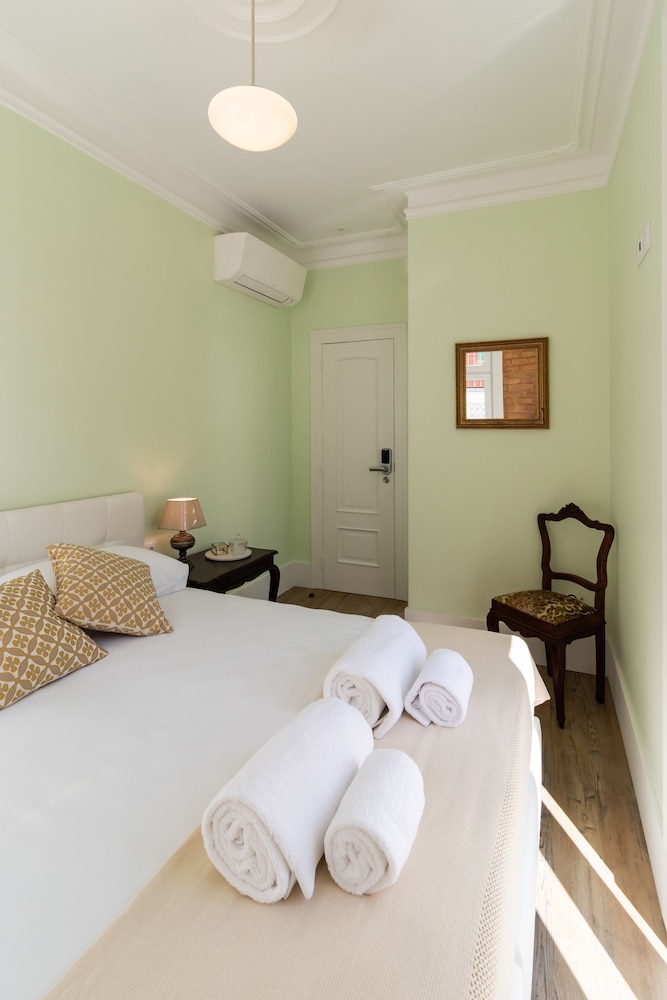 1898 Home & Suites
