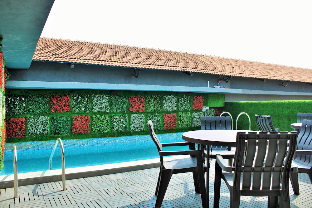 HOTEL THE GOLDEN SANDS