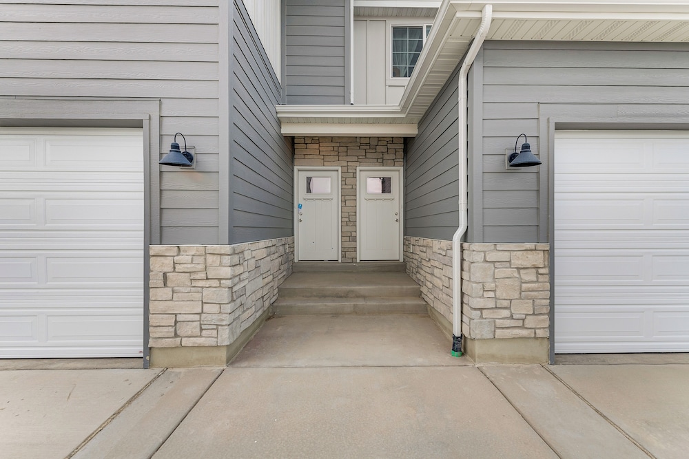 5 Mi to Trails: Townhome in Eagle Mountain