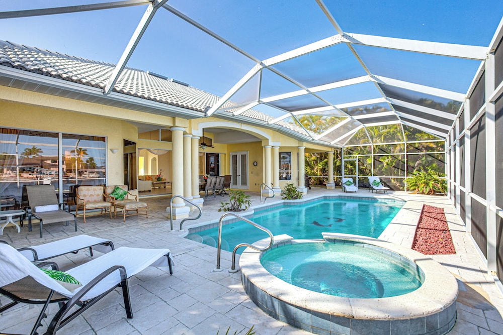 Tarpon Point Retreat w/ Dock: 1 Mi to Marina!