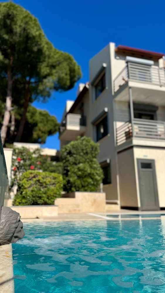 Levon Villa Hotel